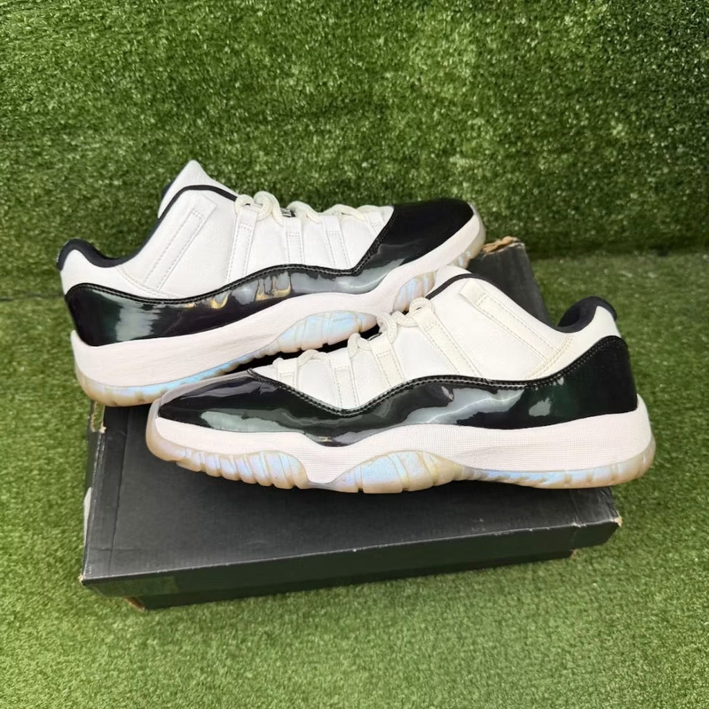 Used - Air Jordan 11 Retro Low Iridescent - US M 10.5 - detail 1