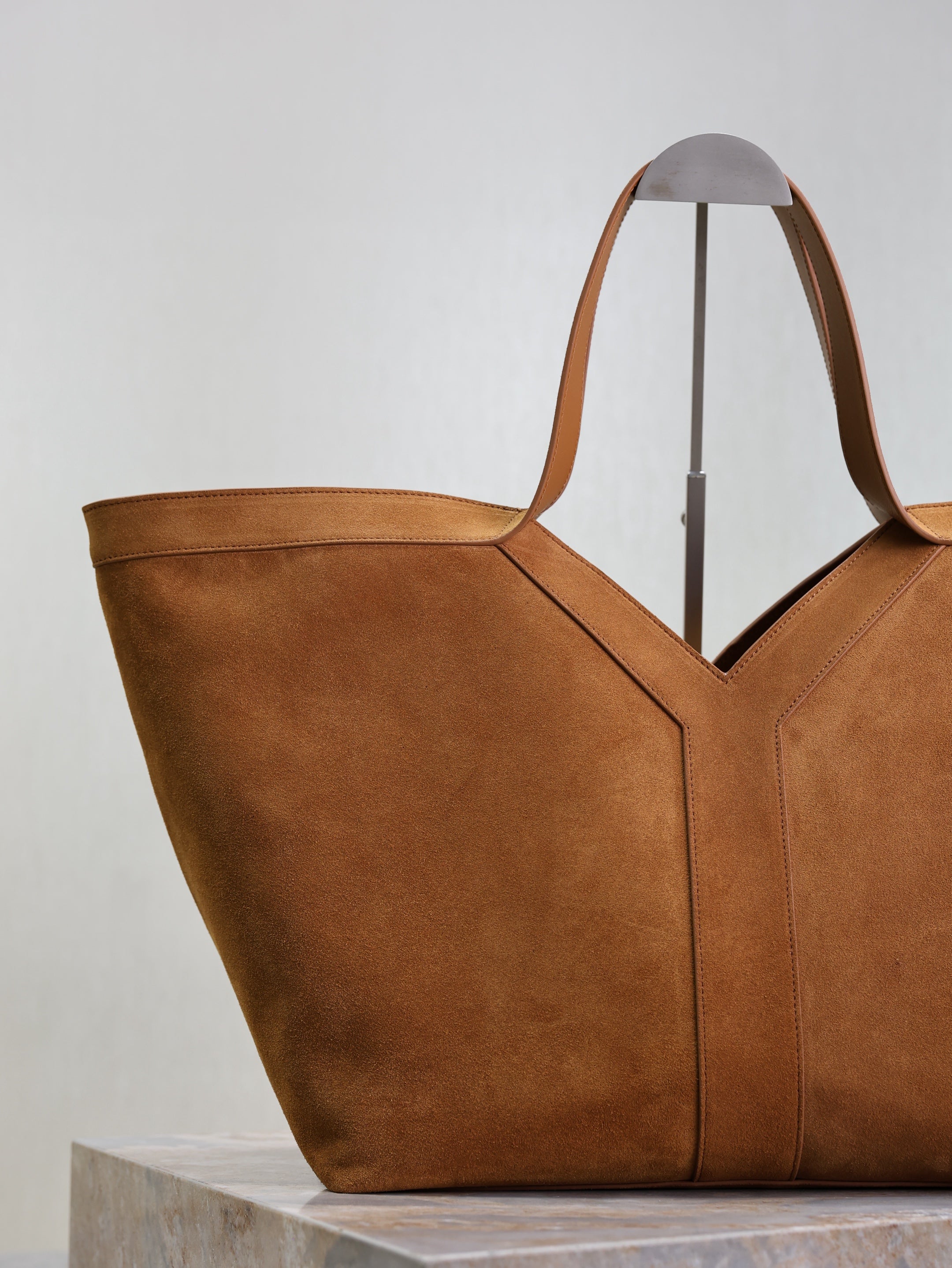 YSL 25S Y MAXI TOTE 50 IN CARAMEL SUEDE GOLD HARDWRE