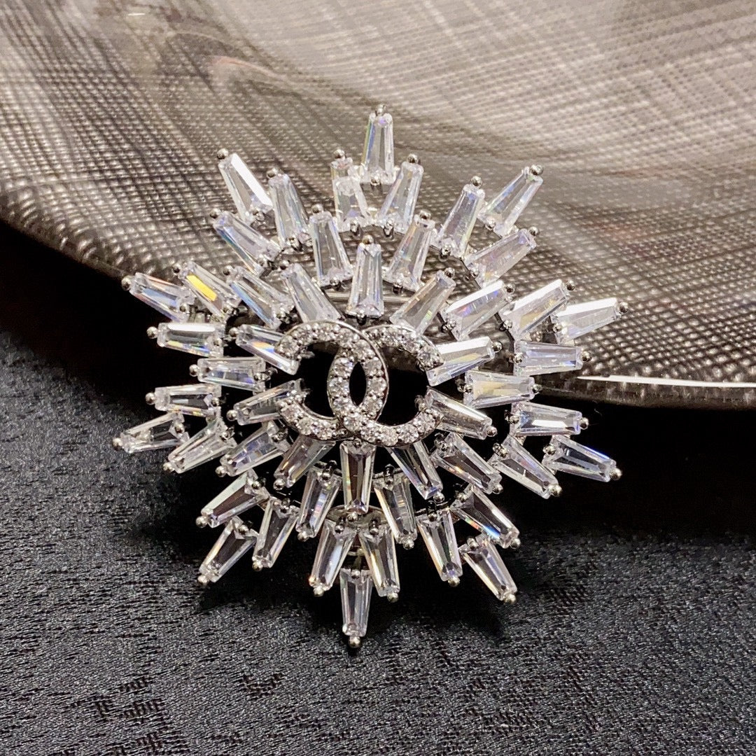 18K  Chanel Snow Flower Brooch