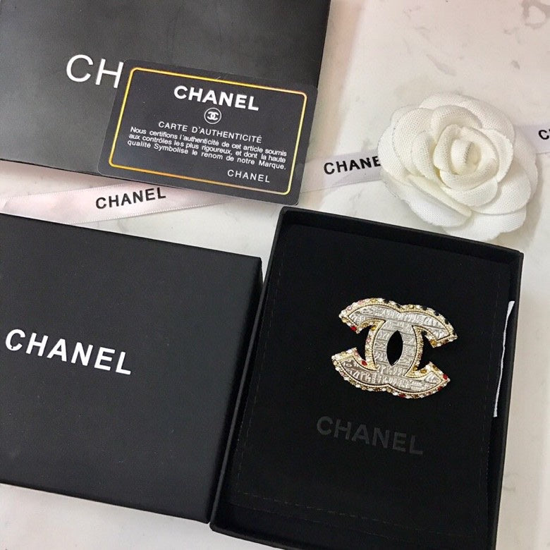 18K  Chanel Diamonds Brooch