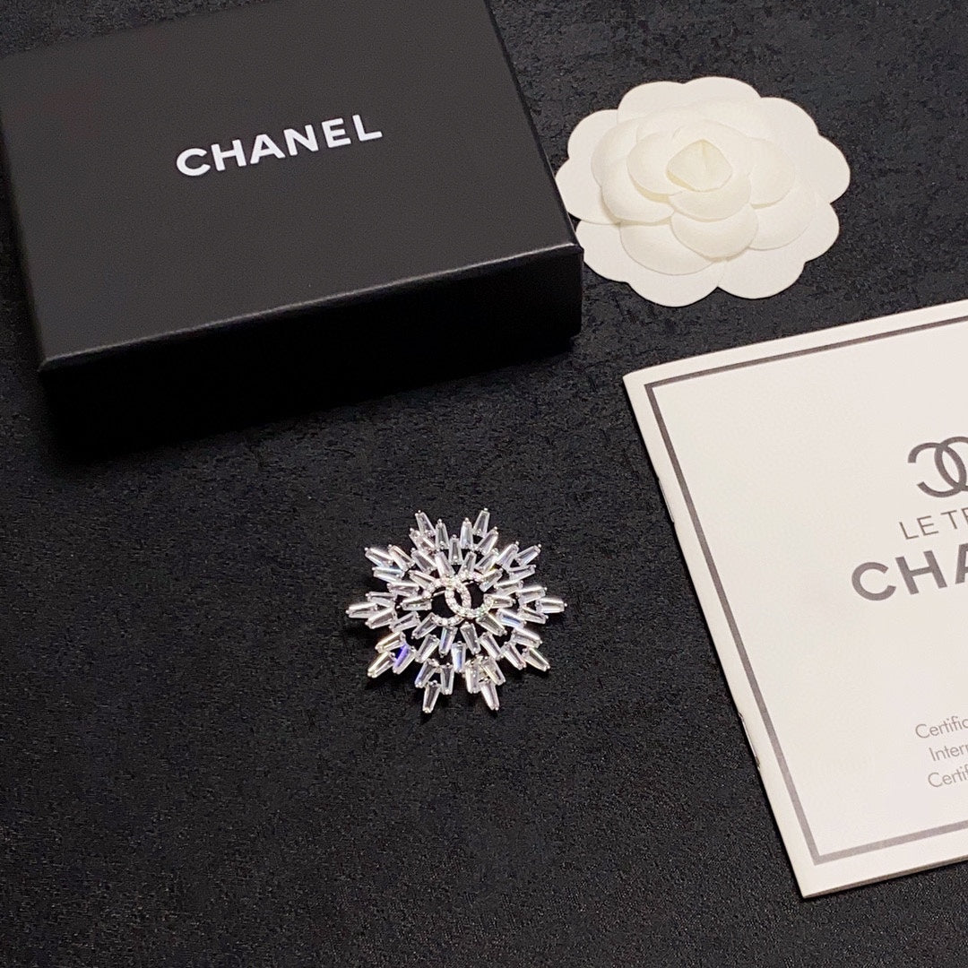 18K  Chanel Snow Flower Brooch