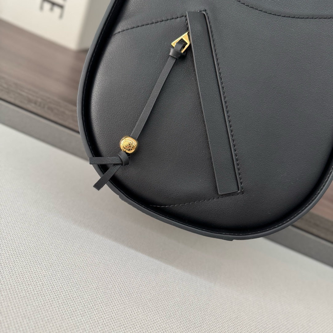 HAMMOCK SLICE 25 BAG IN BLACK SHINY CALFSKIN