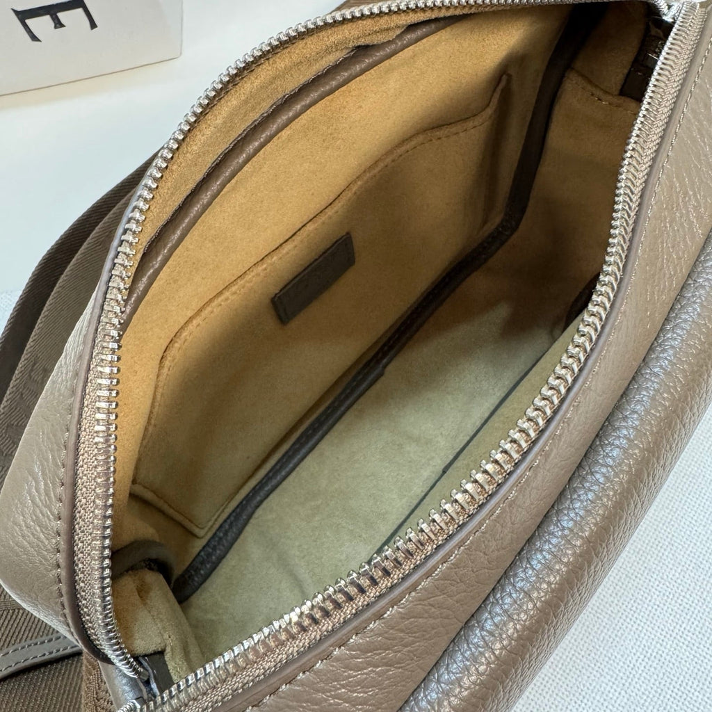 LOEWE 25S PEBBLE BAG 23 IN DARK TAUPE CALFSKIN SILVER HARDWARE