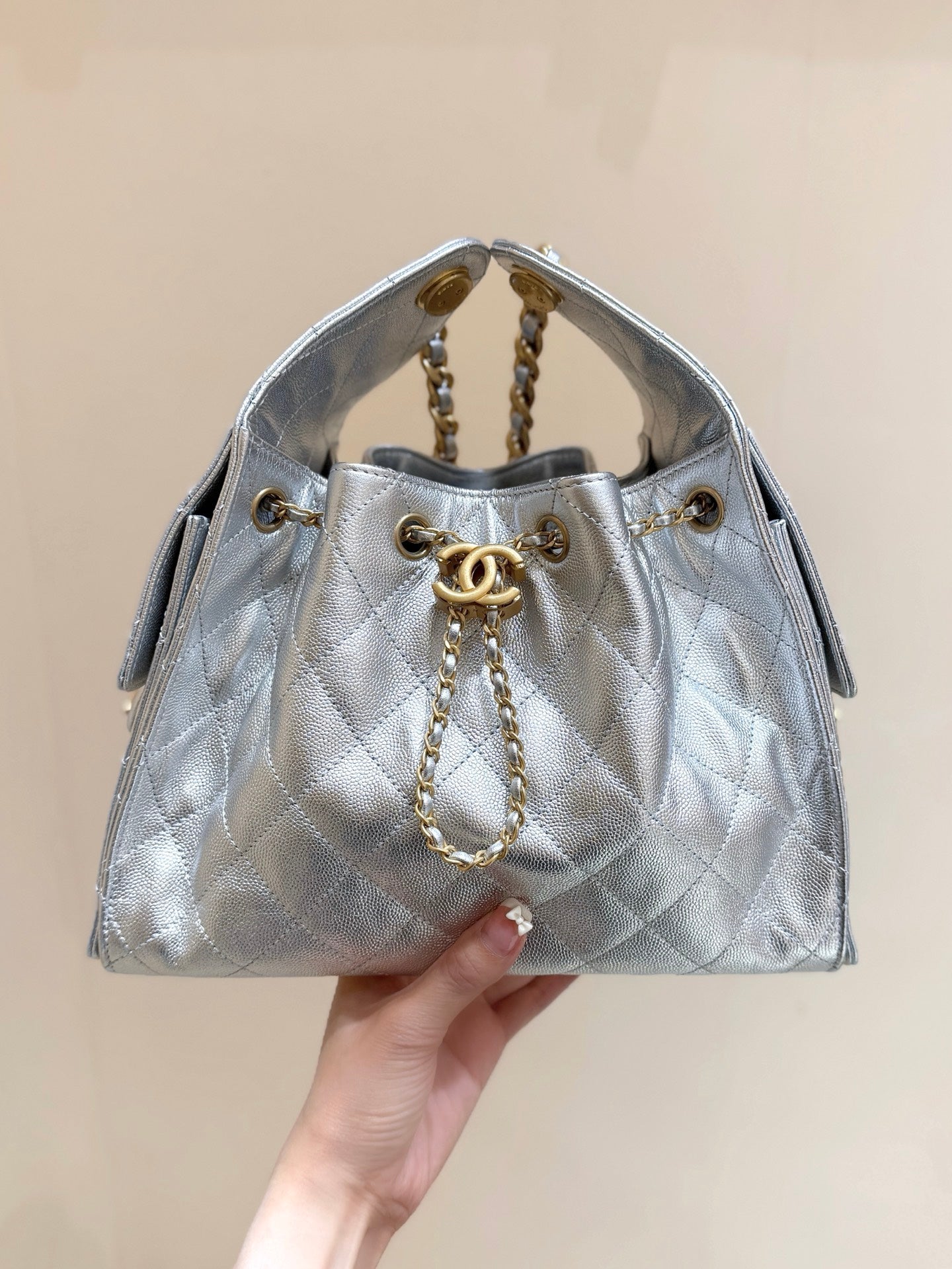 CHANEL 25 HANDBAG IN SILVER-TONE 30 GRAINED CALFSKIN GOLD HARDWARE